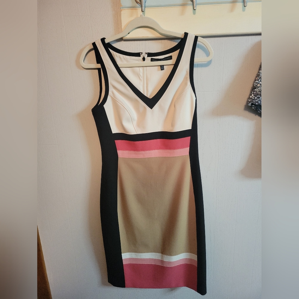 Multicolor V Neck Knee Length Dress Size 6